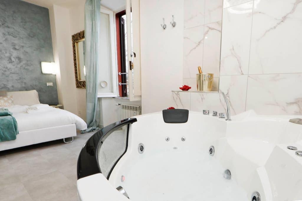 רומא White Panoramic Jacuzzi Suite Trastevere - Top Collection מראה חיצוני תמונה