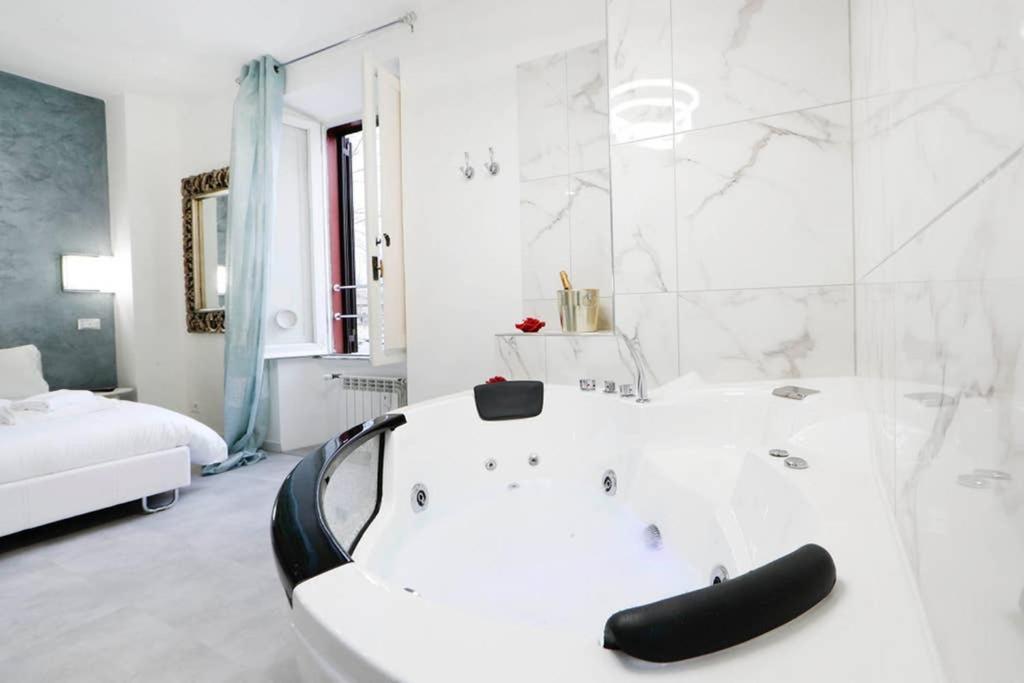 רומא White Panoramic Jacuzzi Suite Trastevere - Top Collection מראה חיצוני תמונה