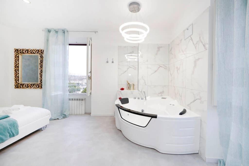 רומא White Panoramic Jacuzzi Suite Trastevere - Top Collection מראה חיצוני תמונה